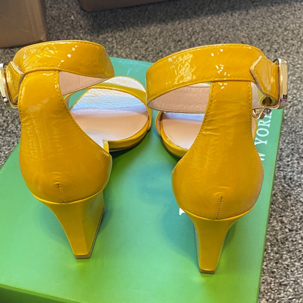 Kate Spade Susane Crinkle Patent Marigold Bright Yellow Sandals Size 8 - Picture 8 of 10